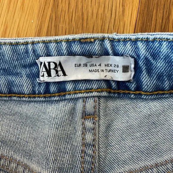 Zara Women’s Blue Jeans Size 4